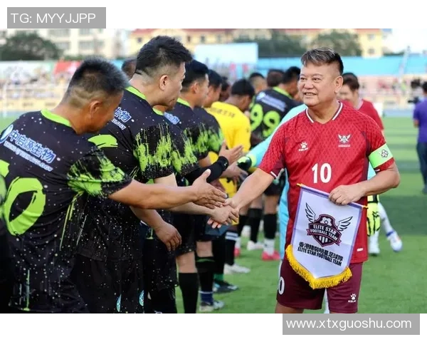 香港翻译足球明星：从绿茵场到语言桥梁的跨界传奇